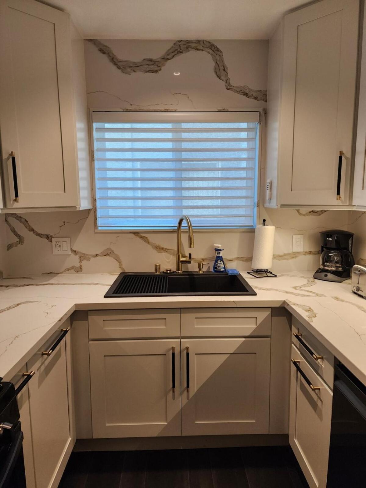 Spacious 1 Bedroom 1 Bath With Parking Apartamento