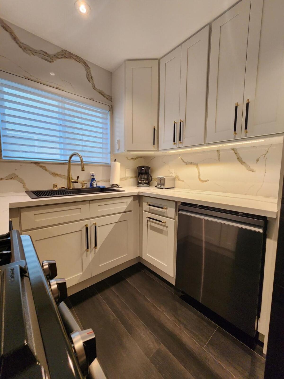 Spacious 1 Bedroom 1 Bath With Parking Apartamento