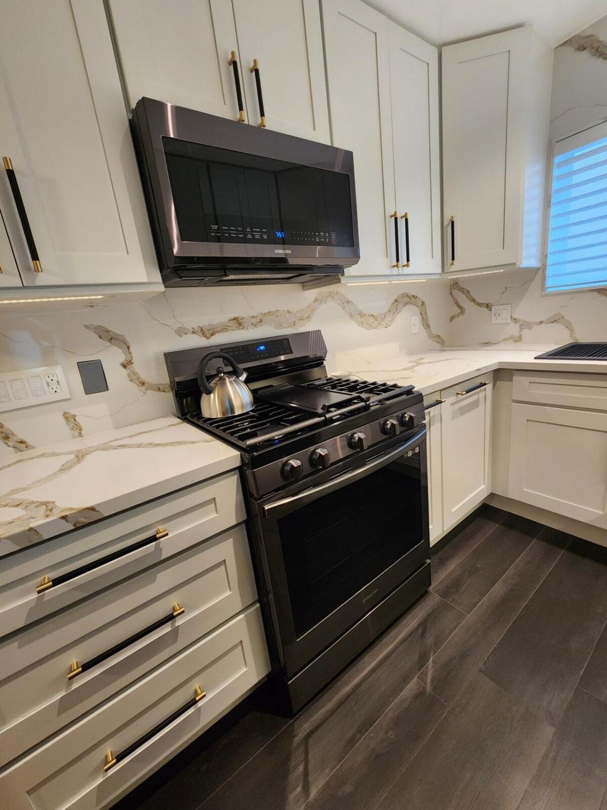 Spacious 1 Bedroom 1 Bath With Parking Apartamento *