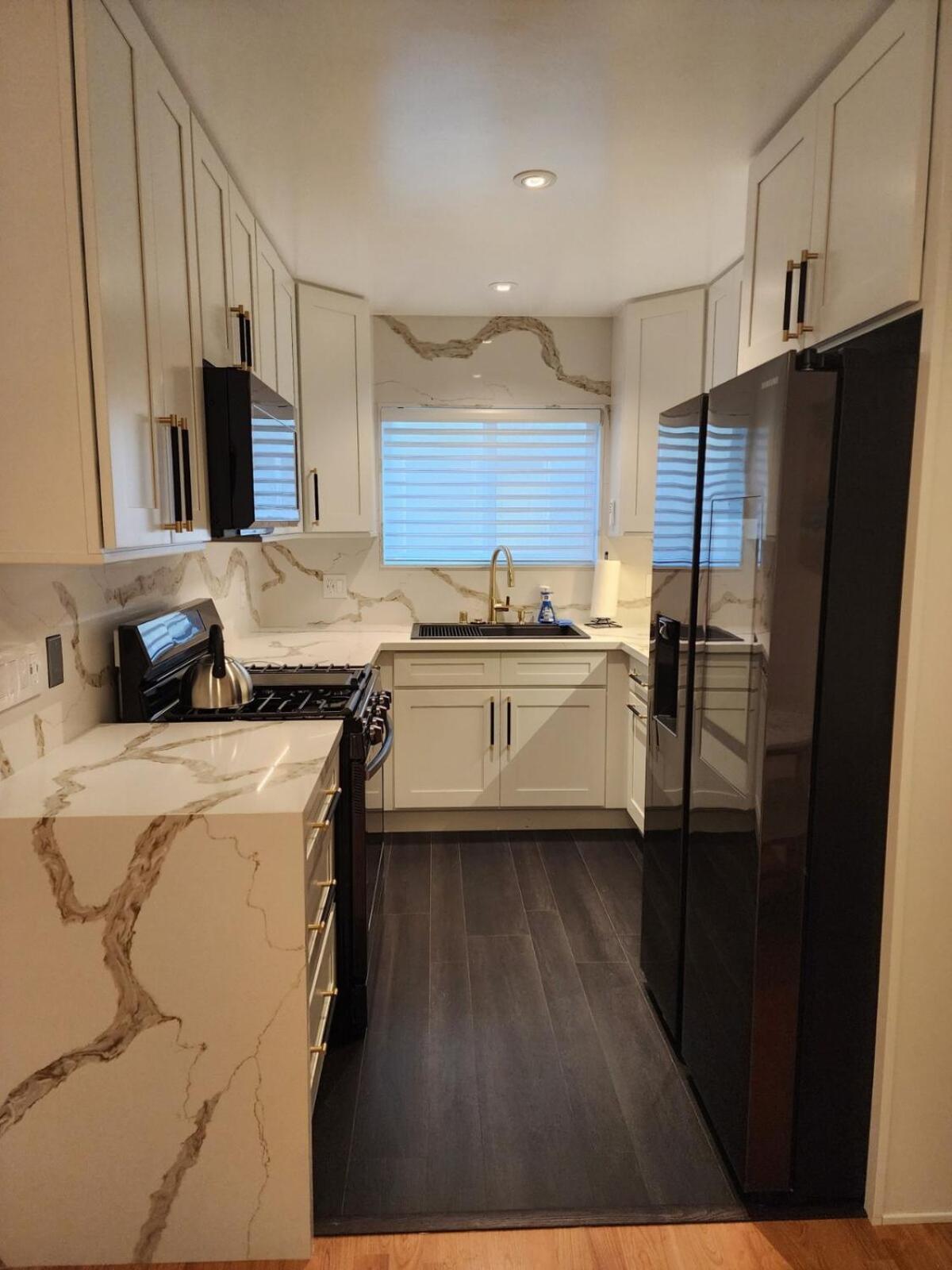 Spacious 1 Bedroom 1 Bath With Parking Apartamento