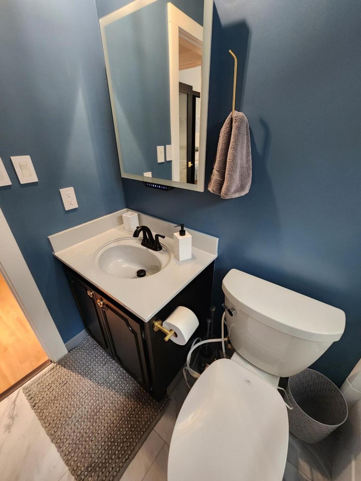 Spacious 1 Bedroom 1 Bath With Parking Apartamento